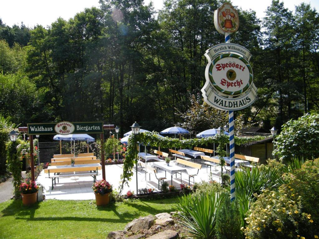 Hotel Waldhaus Mespelbrunn Exterior photo